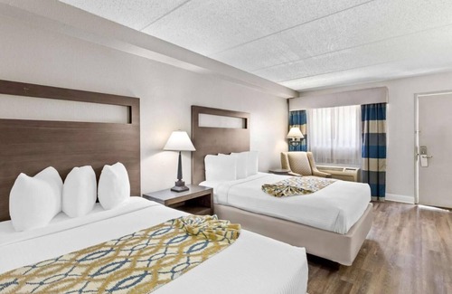 Naperville Hotel | 3 Comfy Units with Easy Access to City, Shops & Restaurants - Free Breakfast!