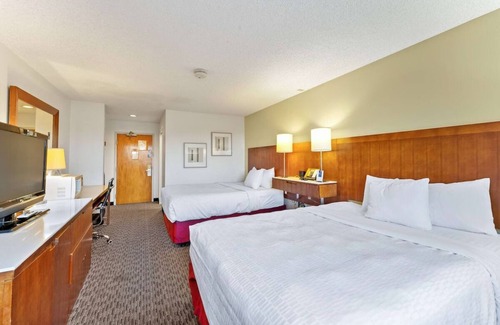 Cedar City Hotel | 3 Convenient Units! Pool, Free Breakfast! Near Southern Utah Museum of Art!