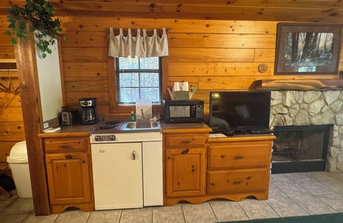 Afton Cabin | 3 Crosslake ROMANTIC Log Cabin in the woods. Hot Tub & Wood Burning Fire Place.