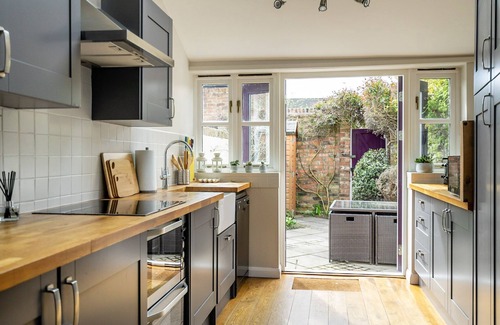 York Cottage | 3 Darnborough Street - a family break that sleeps 4 guests in 2 bedrooms
