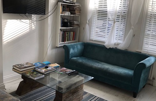 Wandsworth Apartment | 3 Double Bedroom Garden Cottage near Wandsworth Common
