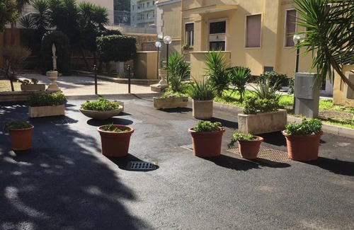 San Giovanni Apartment | 3 double bedrooms each with its own bathroom is 10 minutes from the Colosseum