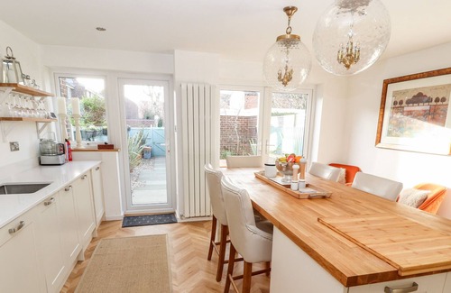 Chester House | 3 EATON MEWS, family friendly, character holiday cottage in Chester