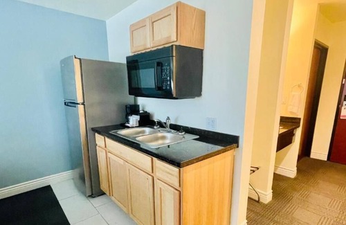 Cuero House | 3 Elegant Units, w/free parking, Walking Distance to Dewitt county courthouse