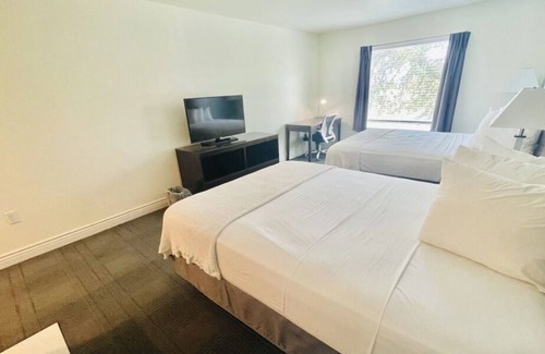 Cuero House | 3 Elegant Units, w/free parking, Walking Distance to Dewitt county courthouse