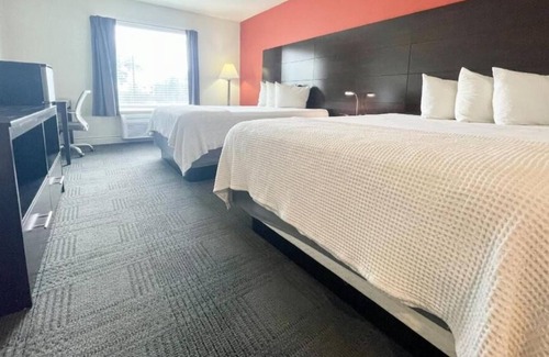 Cuero House | 3 Elegant Units, w/free parking, Walking Distance to Dewitt county courthouse