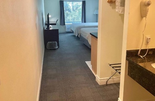 Cuero House | 3 Elegant Units, w/free parking, Walking Distance to Dewitt county courthouse