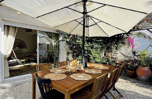 Cuxac-dʼAude Villa | 3 guest rooms with beautiful pool in a haven of peace