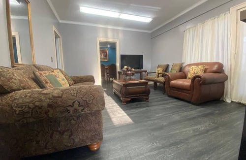 Willmar House | 3 HUGE BEDROOMS-SAVE COST
