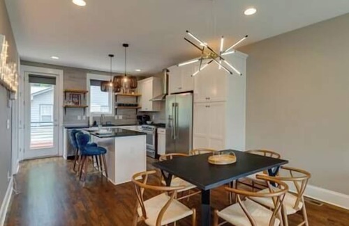 Eighth Avenue House | 3 Huge Townhomes Near Broadway Perfect for Groups!