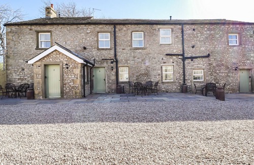 Skipton Cottage | 3 HULL HOUSE COTTAGE, pet friendly, with a garden in Hellifield