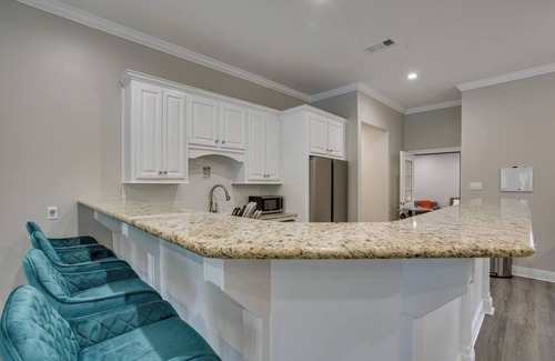 Ponchatoula House | 3 Kings, Pool house Suite, Hot Tub, & Game Room