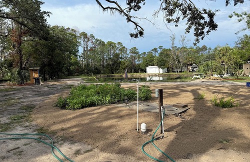 Steinhatchee House | 3 large RV sites with awesome lake for FUN and scallop season memories!