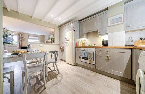 Burnham Market Cottage | 3 Lavender Cottage - sleeps 4 guests in 2 bedrooms