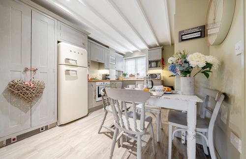 Burnham Market Cottage | 3 Lavender Cottage - sleeps 4 guests in 2 bedrooms