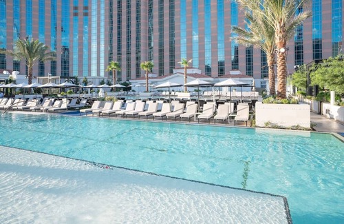 Las Vegas Hotel | 3 Luxury Two Queen City View at Palazzo