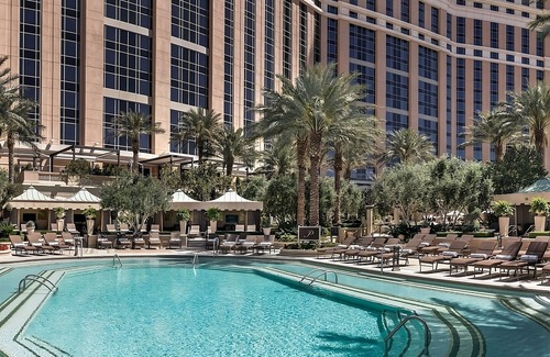 Las Vegas Hotel | 3 Luxury Two Queen City View at Palazzo