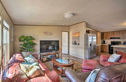 Port O Connor House | 3 Mi to Beach: Home w/Deck in Port O'Connor!