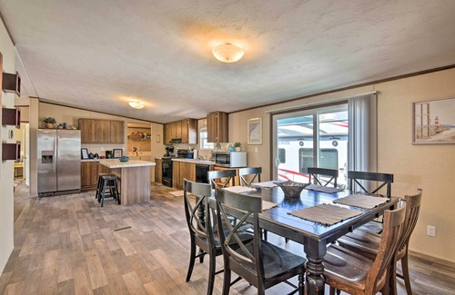 Port O Connor House | 3 Mi to Beach: Home w/Deck in Port O'Connor!