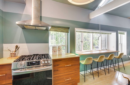 East Boothbay House | 3 Mi to Boothbay Harbor: Coastal Colorful Home!