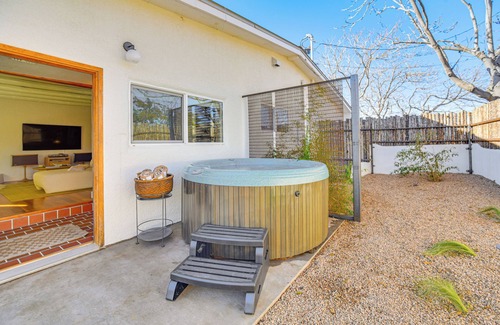 Southside Condo | 3 Mi to Downtown - Condo w/Hot Tub in Santa Fe!