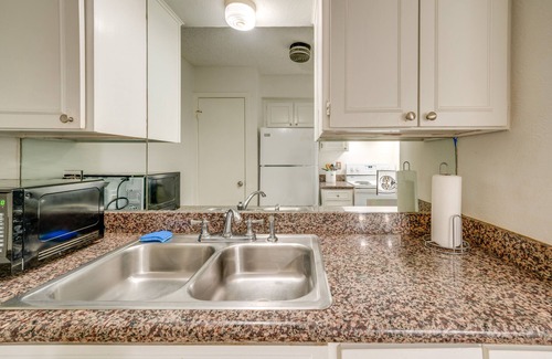 Greenland Hills Condo | 3 Mi to Downtown Dallas: Condo w/Pool Access!