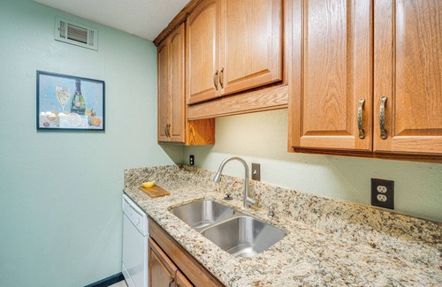 Knox - Henderson Condo | 3 Mi to Dtwn Dallas: Condo w/Walkable Location!