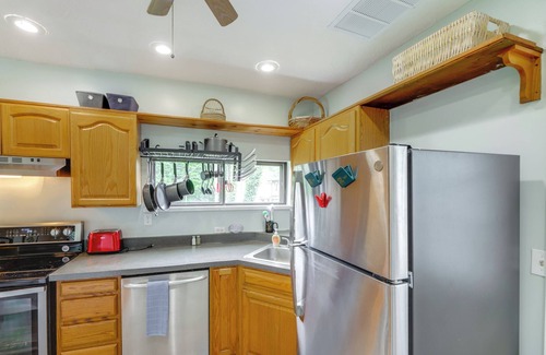 Dayton House | 3 Mi to Dtwn: Dog-Friendly Retreat in Dayton