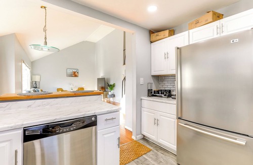 Newark House | 3 Mi to Dtwn: Home w/Yard in Newark
