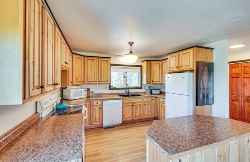 Hot Springs House | 3 Mi to Dtwn: Mtn-View Retreat in Hot Springs!