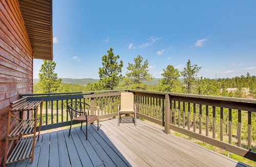 Hot Springs House | 3 Mi to Dtwn: Mtn-View Retreat in Hot Springs!
