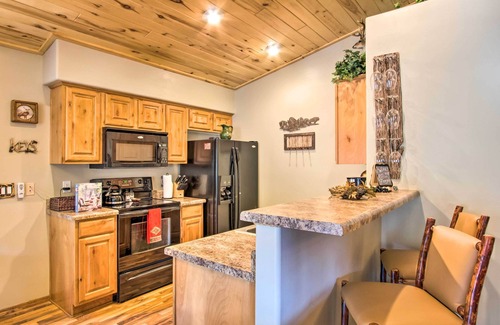 Show Low Cabin | 3 Mi to Fool Hollow Lake: Romantic Show Low Cabin