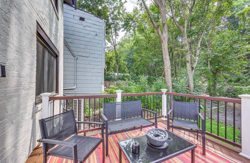 Wilkinsburg House | 3 Mi to Frick Park: Artsy, Urban Retreat w/Deck