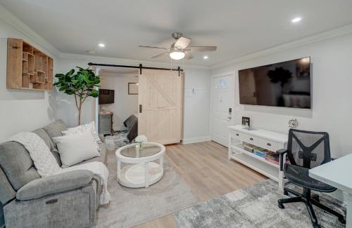 La Jolla Village Apartment | 3 Mi to La Jolla Shores Relaxing Resort Retreat!