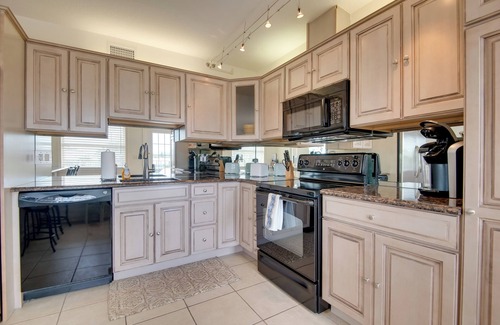 Vero Beach Apartment | 3 Mi to Ocean: Riverfront Unit in Vero Beach!
