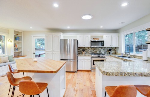 Southwest Bend House | 3 Mi to Old Mill District: Family Retreat w/Yard