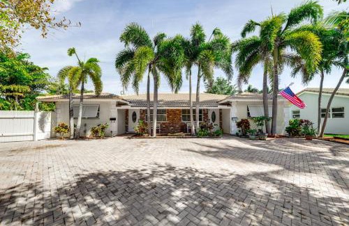 Lighthouse Point House | 3 Mi to Shore Couples Getaway in Lighthouse Point