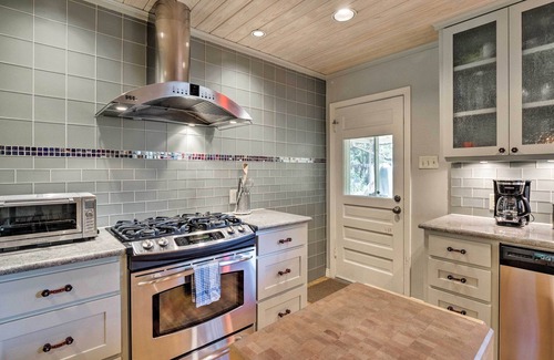 Westfield House | 3 Mi to SoCo: City Escape w/Patio