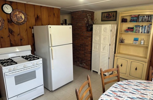 Dennis Port Cottage | .3 Mile to Sea Street Beach on Nantucket Sound!