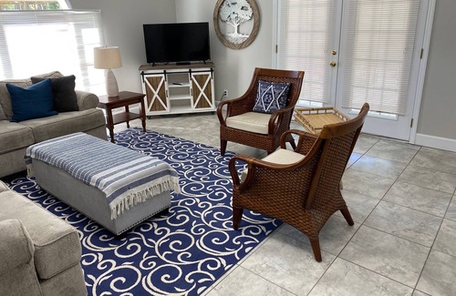Auburn Cottage | 3 miles from the Auburn campus and Jordan Hare Stadium!