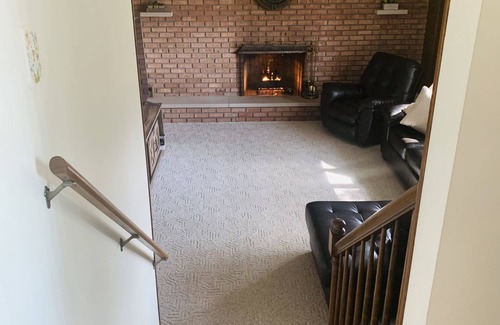 Frankenmuth House | 3 Min Drive to Bronner's! Breakfast with Private Chef!