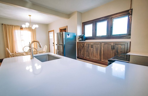 Sioux Falls House | 3 Min to downtown & Falls Park, 10 min to Airport - Clean King Bed Home