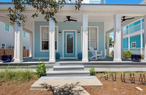 Village of Sugar Beach House | 3 Mins Walk to Beach, Pool, Wraparound Porch, + Free Attraction Tickets!