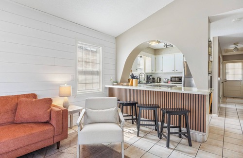 Crescent Beach Cottage | 3 Minute Walk to the Beach