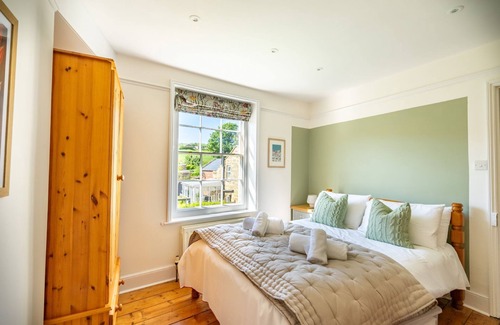 Fylingthorpe House | 3 North Terrace - sleeps 6 guests in 3 bedrooms