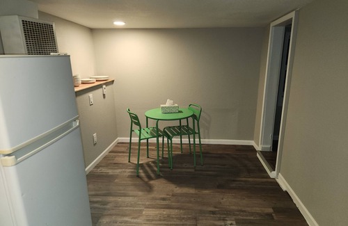Laramie Apartment | #3 or Numero Tres is a Cozy 1-bedroom apartment in lovely Laramie with WiFi. nnn