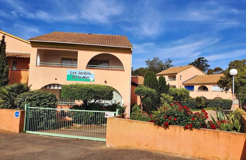 Bravone Apartment | 3-person apartment with pool near the beach