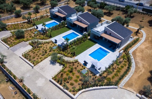 Daratsos Villa | 3 Private Heated Pool★New Brand villas up to18 sleeps★Walk to ALL