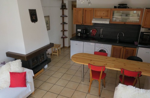 La Salle-les-Alpes Apartment | 3-room apartment with south-facing terrace