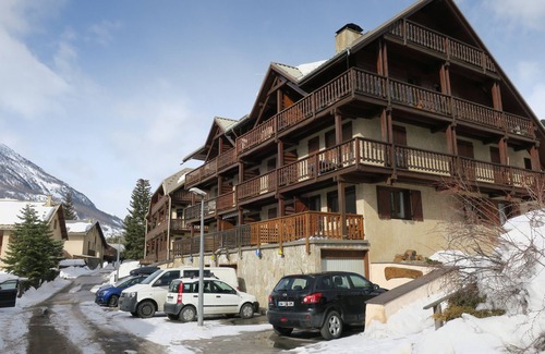 La Salle-les-Alpes Apartment | 3-room apartment with south-facing terrace